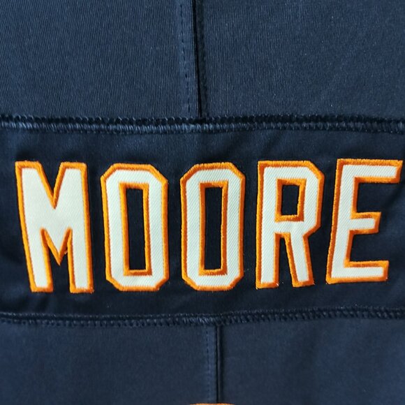 Chicago Bears D J Moore No 2 Jersey - Picture 5 of 11